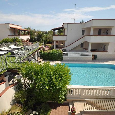 Residence Mezzaluna Carovigno Bagian luar foto