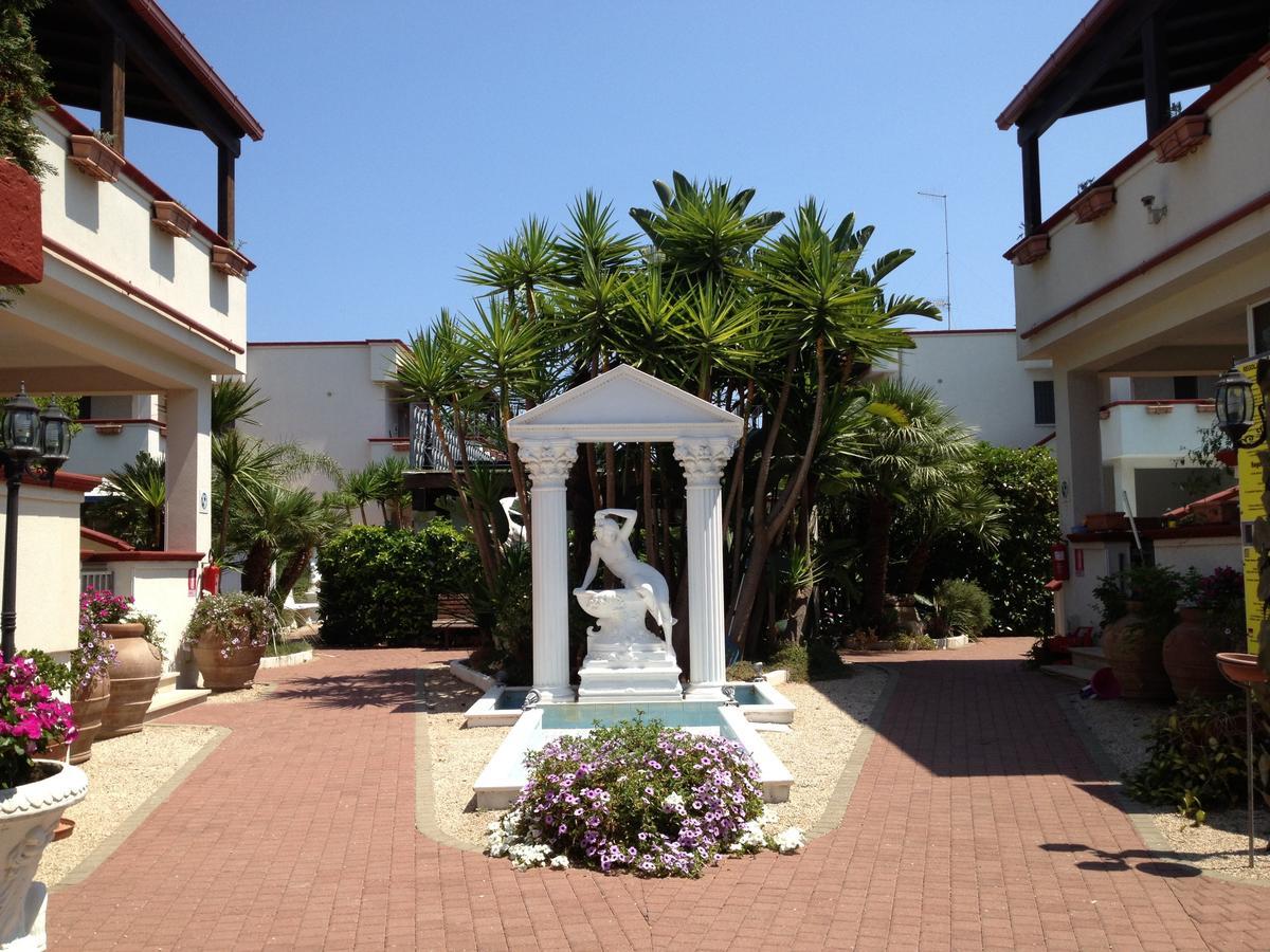 Residence Mezzaluna Carovigno Bagian luar foto