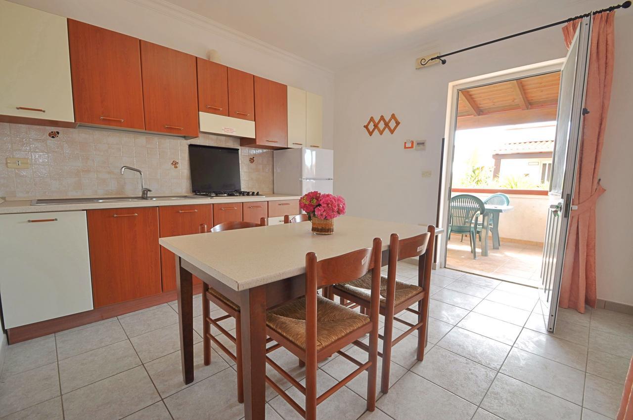 Residence Mezzaluna Carovigno Bagian luar foto