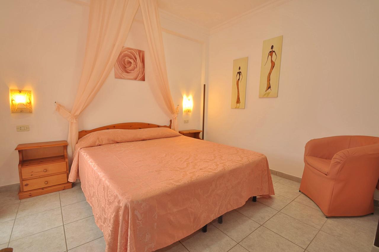 Residence Mezzaluna Carovigno Bagian luar foto