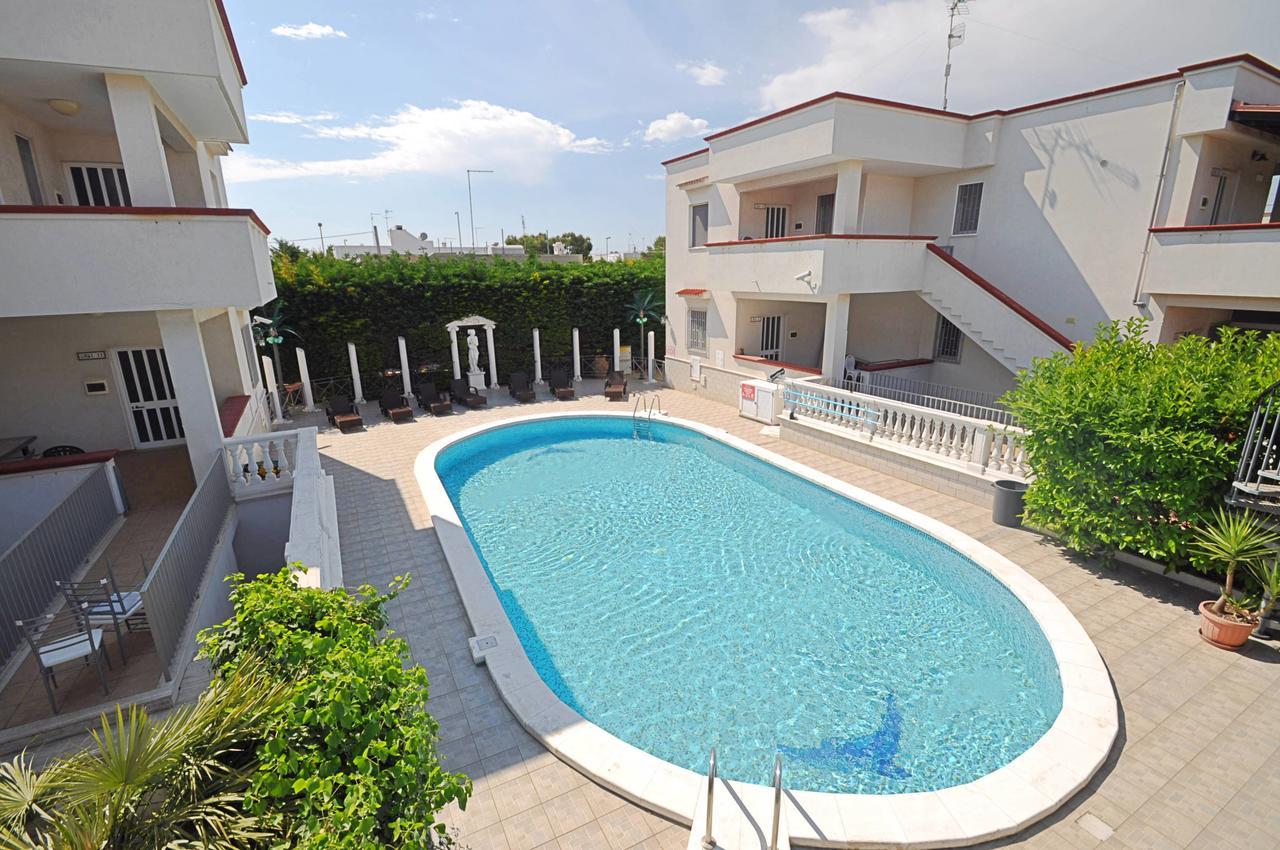 Residence Mezzaluna Carovigno Bagian luar foto
